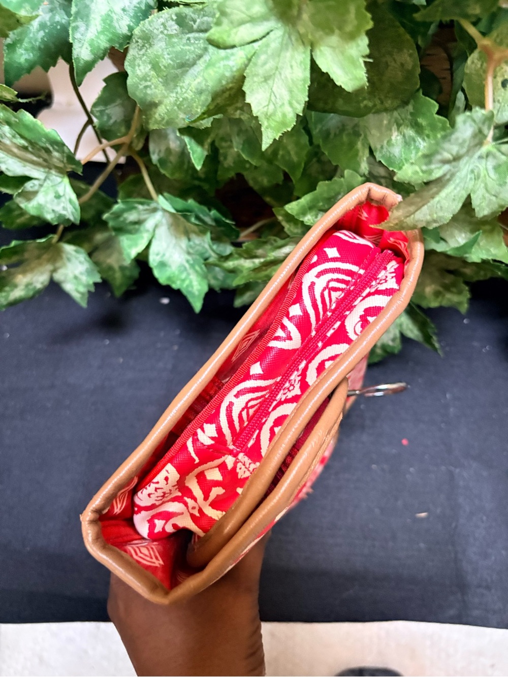Stella & Dot | NWOT Ikat Hanging Travel Cosmetic Toiletry Bag Case - Red/Tan/Wht - Picture 5 of 9